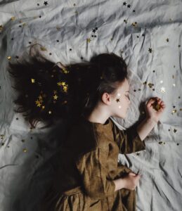 annie-spratt-bxt-tWSF-Ko-unsplash girl sleeping